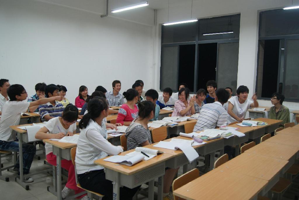 畜牧兽医0901同学讨论气氛热烈